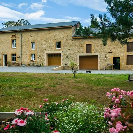 Les Etangs Du Moulin D'harcy Guest house