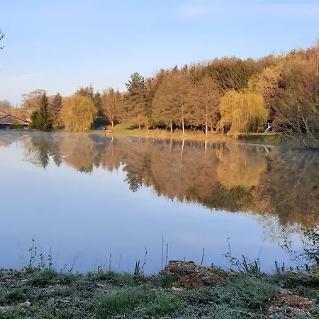 Les Etangs Du Moulin D'harcy Guest house